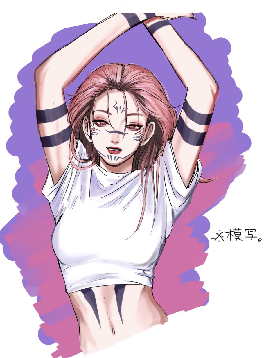 1girl arm_tattoo arms_up black_hair body_markings breasts cropped_shirt cropped_torso crossed_wrists extra_eyes facial_mark forehead_mark genderswap genderswap_(mtf) hair_between_eyes hair_slicked_back highres jujutsu_kaisen lipstick long_hair looking_at_viewer makeup medium_breasts mesuki_peropero midriff navel pink_background pink_hair purple_background red_eyes red_lips ryoumen_sukuna_(jujutsu_kaisen) shirt smile solo t-shirt tattoo white_background white_shirt