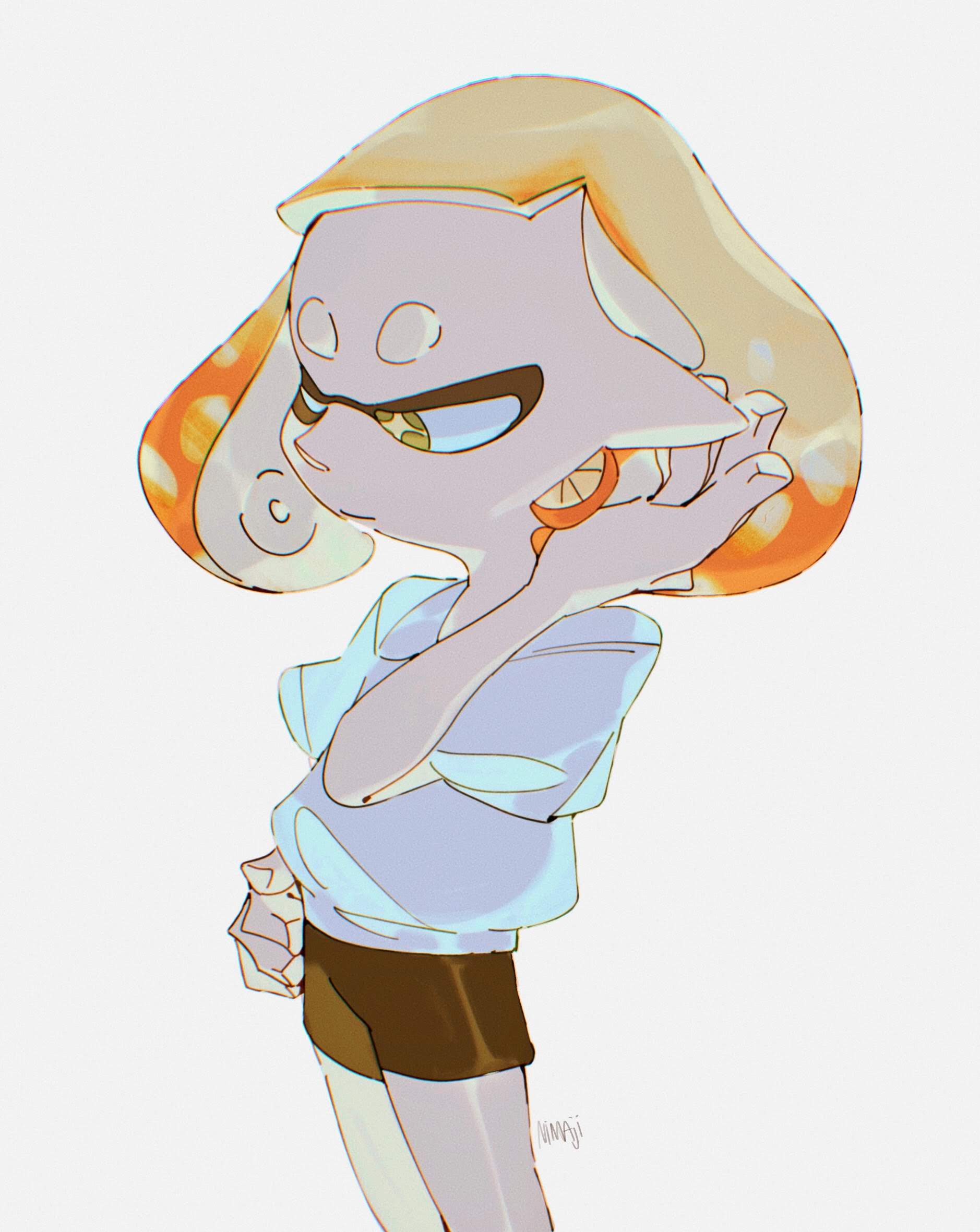 1girl alternate_hair_color bike_shorts blonde_hair chromatic_aberration closed_mouth domino_mask earrings highres hime_(splatoon) jewelry mask multicolored_hair nimae04 orange_hair pointy_ears shirt short_hair short_sleeves simple_background solo splatoon_(series) splatoon_2 t-shirt tentacle_hair two-tone_hair white_background white_shirt yellow_eyes