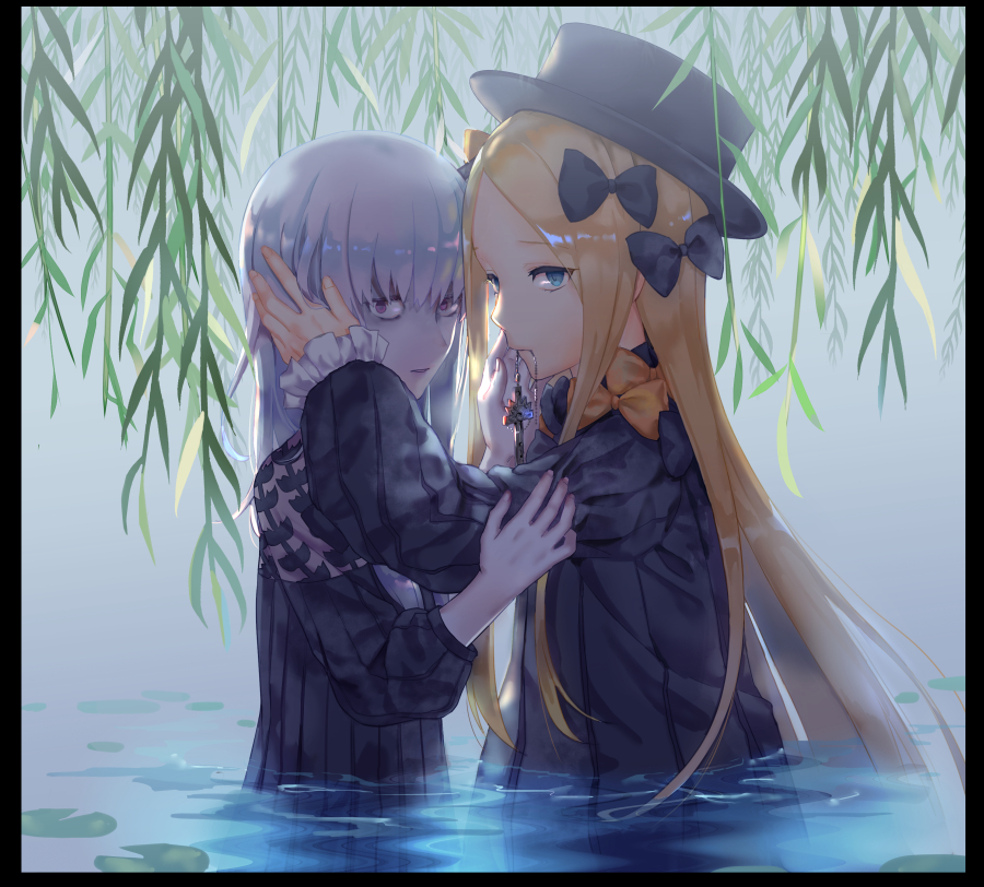 2girls abigail_williams_(fate/grand_order) alle_gro bad_id bad_pixiv_id bags_under_eyes bangs black_border black_bow black_dress black_hat blonde_hair blue_eyes border bow closed_mouth commentary_request dress fate/grand_order fate_(series) fingernails hair_bow hand_in_another's_hair hat lavinia_whateley_(fate/grand_order) long_hair long_sleeves looking_at_viewer mouth_hold multiple_girls orange_bow pale_skin parted_bangs partially_submerged purple_eyes silver_hair sleeves_past_wrists standing very_long_hair water wide-eyed