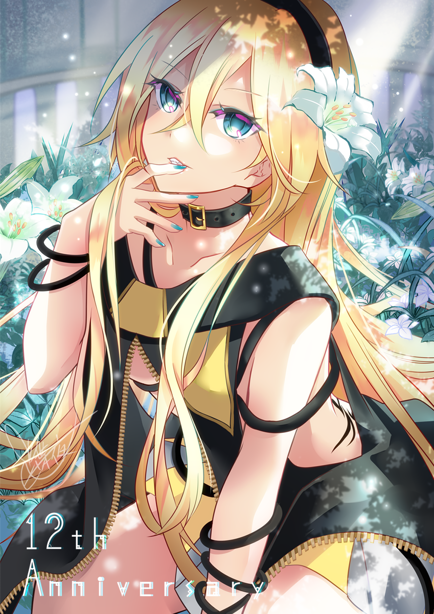 1girl black_collar black_hairband blonde_hair blue_eyes blue_nails bracelet buckle collar flower hair_between_eyes hair_flower hair_ornament hairband hibiscus highres holding holding_hair jewelry lily_(vocaloid) long_hair nail_polish signature sitting solo tyouya very_long_hair vocaloid white_flower