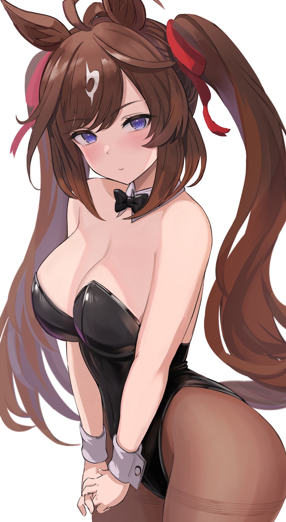 1girl alternate_costume alternate_hairstyle animal_ears bare_shoulders black_bow black_bowtie black_leotard blue_eyes blush bow bowtie breasts brown_hair brown_pantyhose cleavage closed_mouth commentary_request detached_collar duramente_(umamusume) enumiyaa grey_wrist_cuffs hair_ribbon highres horse_ears horse_girl large_breasts leotard looking_at_viewer multicolored_hair pantyhose parted_bangs red_ribbon ribbon simple_background solo strapless strapless_leotard streaked_hair thighband_pantyhose twintails umamusume v_arms white_background white_hair