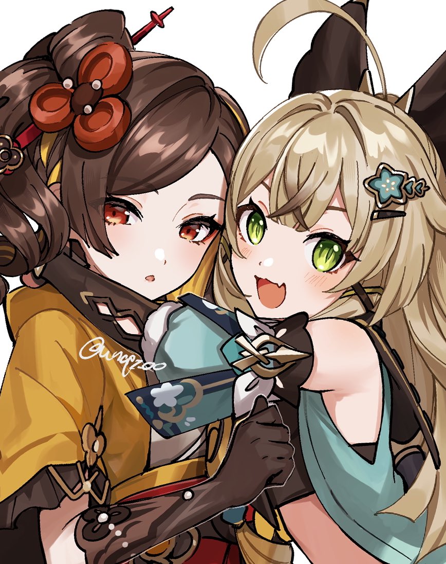 1girl ahoge animal_ears asymmetrical_sidelocks bare_shoulders black_gloves black_tank_top blonde_hair blush brown_hair brown_tank_top cat_ears cat_girl chiori_(genshin_impact) coat commentary_request detached_sleeves drill_hair drill_ponytail genshin_impact gloves green_eyes grey_kimono hair_ornament hair_stick hairclip japanese_clothes kimono kirara_(genshin_impact) long_hair long_sleeves looking_at_viewer multicolored_hair nekomata obi open_mouth red_sash sash simple_background skirt sleeveless sleeveless_coat smile tail tank_top unapoppo yellow_kimono yellow_skirt