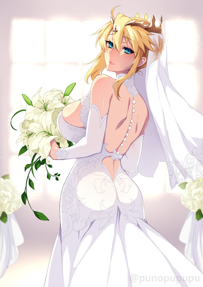ahoge artoria_pendragon_(all) artoria_pendragon_(lancer) ass bangs blonde_hair blue_eyes blurry bouquet breasts bridal_veil crown depth_of_field dress eyebrows_visible_through_hair fate/grand_order fate_(series) flower from_behind hair_between_eyes highres large_breasts looking_at_viewer looking_back rose short_hair sidelocks solo standing twitter_username veil wedding_dress white_dress white_flower white_rose zeroshiki_kouichi