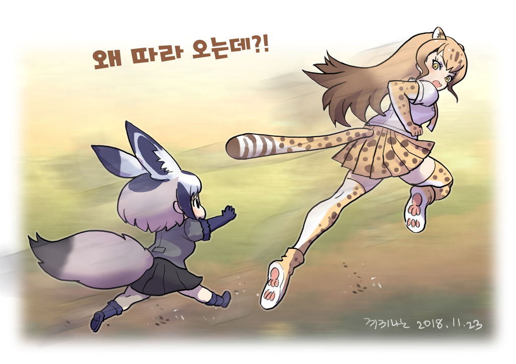 afterimage animal_ears bat-eared_fox_(kemono_friends) black_shirt black_skirt blonde_hair boots brown_hair chasing cheetah_(kemono_friends) cheetah_ears cheetah_tail commentary dated elbow_gloves extra_ears fox_ears fox_tail fur-trimmed_sleeves fur_trim gloves gradient_hair height_difference kemono_friends korean korean_commentary long_hair multicolored_hair multiple_girls open_mouth photo-referenced pleated_skirt print_footwear print_gloves print_legwear print_skirt roonhee running shirt short_sleeves skirt tail thighhighs translated white_shirt yellow_eyes