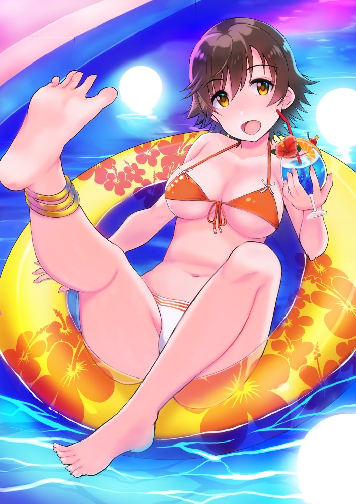 1girl bare_arms bare_legs bare_shoulders barefoot bikini breasts brown_eyes brown_hair collarbone commentary_request eyebrows_visible_through_hair full_body holding holding_drink honda_mio idolmaster idolmaster_cinderella_girls in_water innertube large_breasts looking_at_viewer orange_bikini_top short_hair smile solo swimsuit water white_bikini_bottom