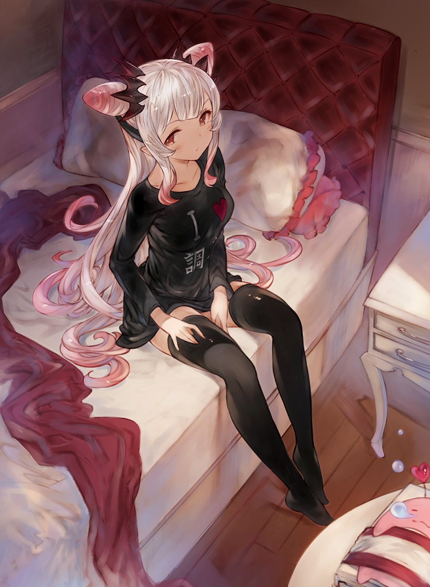 1girl bed bed_sheet bedroom blush collarbone demon_girl expressionless gradient_hair hanarito heart highres honey_strap long_hair long_sleeves looking_at_viewer multicolored_hair pillow pointy_ears red_eyes red_hair shirt sitting sleeping suou_patra t-shirt tagme thighhighs virtual_youtuber white_hair
