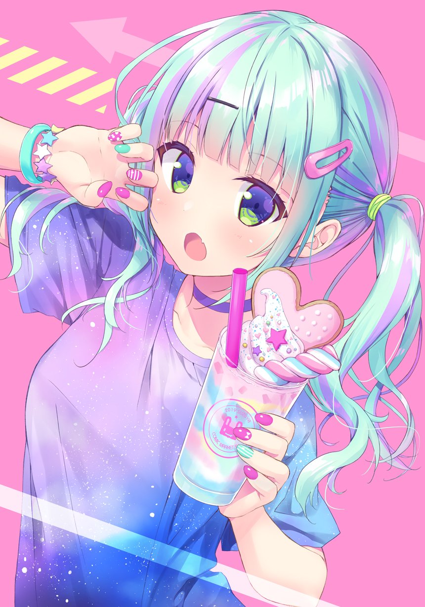 1girl :o aqua_hair arm_up blue_eyes blue_shirt choker claw_pose collarbone cup directional_arrow drinking_glass drinking_straw fang food gradient green_eyes hair_ornament hairclip heart highres holding holding_cup long_hair looking_at_viewer marshmallow multicolored multicolored_eyes multicolored_hair multicolored_nails multicolored_shirt nail_art nail_polish open_mouth original purple_hair purple_shirt ryouka_(suzuya) shirt short_sleeves sidelocks solo star twintails two-tone_hair upper_body wristband