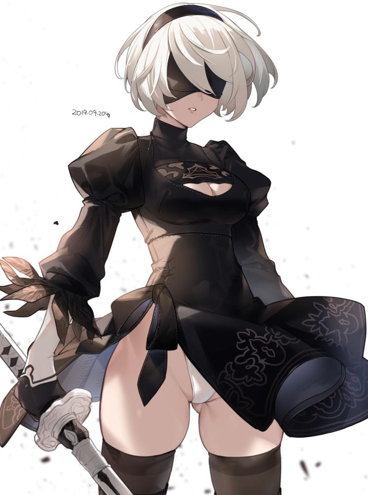 1girl back_cutout black_blindfold black_dress black_hairband blindfold boots breasts cleavage cleavage_cutout covered_eyes dated dress feather-trimmed_sleeves gloves hairband highleg highleg_leotard juliet_sleeves katana leather leather_boots leotard long_sleeves medium_breasts mole mole_under_mouth nier_(series) nier_automata puffy_sleeves silver_hair skindentation solo sword thighhighs thighhighs_under_boots thong_leotard vambraces weapon white_background white_hair white_leotard yorha_no._2_type_b yuuhi_homare