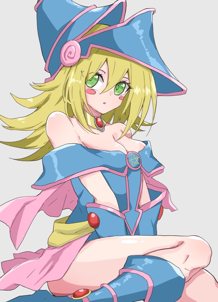 1girl bare_shoulders blonde_hair blue_footwear blue_gloves blue_hat blush_stickers boots breasts cleavage commentary_request dark_magician_girl eyelashes gem gloves green_eyes grey_background hair_between_eyes knees long_hair monmon_(monmon_k18) parted_lips red_gemstone sitting solo yu-gi-oh!