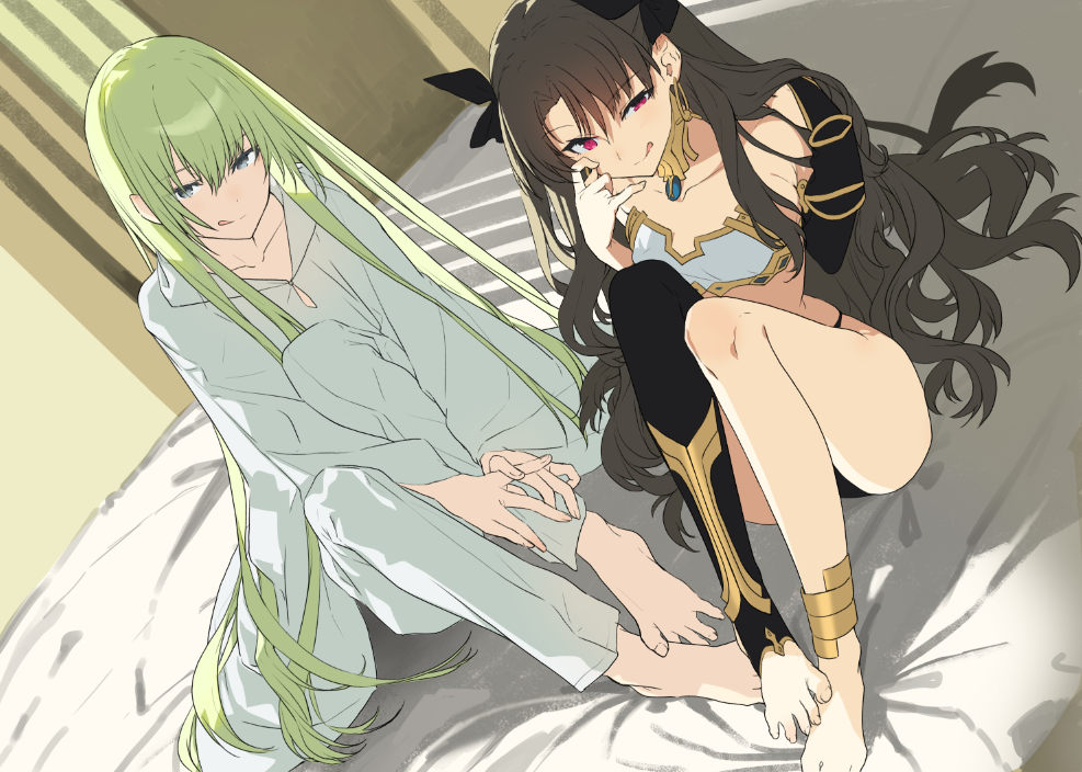 1girl 1other akinashi_yuu androgynous anklet asymmetrical_legwear bangs barefoot black_ribbon bow breasts brown_hair collarbone commentary_request dutch_angle earrings enkidu_(fate/strange_fake) eyebrows_visible_through_hair fate/grand_order fate/strange_fake fate_(series) feet feet_together green_eyes green_hair hair_between_eyes hair_bow hand_up holding_leg hoop_earrings indoors ishtar_(fate/grand_order) jewelry knee_to_chest legs licking_lips long_hair on_bed parted_bangs red_eyes ribbon robe shadow sidelocks single_thighhigh sitting small_breasts thighhighs toeless_legwear tongue tongue_out very_long_hair