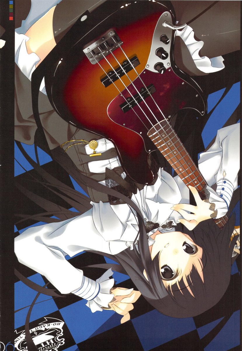 akiyama_mio bass_guitar black_hair highres instrument k-on! kagome_(traumatize) solo