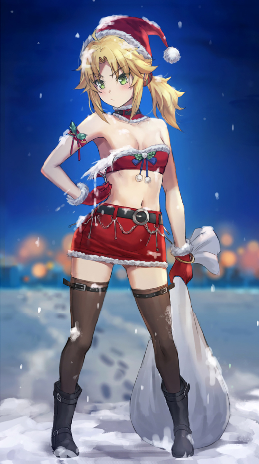 1girl alternate_costume bare_shoulders belt black_belt black_footwear blonde_hair blue_sky blurry blurry_background blush boots brown_thighhighs christmas detached_collar fate/grand_order fate_(series) footprints fur-trimmed_headwear fur-trimmed_skirt fur_trim gloves green_eyes hat highres holding holding_sack miniskirt mordred_(fate) mordred_(fate/apocrypha) navel outdoors parted_bangs red_gloves red_skirt sack santa_hat shiny_skin shoes skirt sky snowing solo standing thighhighs tonee winter zettai_ryouiki