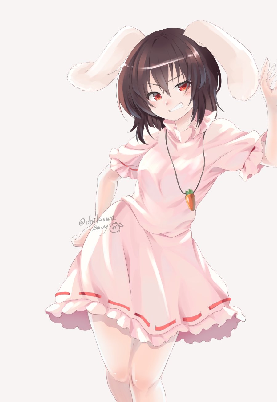 1girl animal_ears artist_name bangs black_hair blush bunny_ears carrot_necklace chikuwa_savi commentary dress feet_out_of_frame grey_background grin hair_between_eyes hand_up highres inaba_tewi looking_at_viewer pink_dress puffy_short_sleeves puffy_sleeves red_eyes ribbon-trimmed_dress short_dress short_hair short_sleeves simple_background smile solo standing symbol_commentary touhou twitter_username