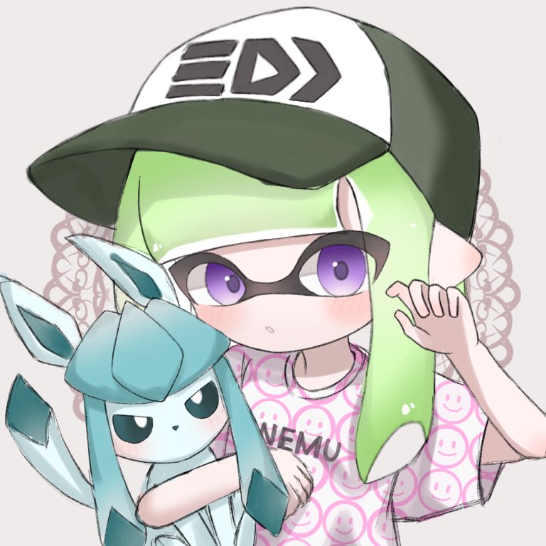 1girl :o baseball_cap blue_eyes bright_pupils commentary glaceon green_hair grey_background hat inkling inkling_girl inkling_player_character long_hair looking_at_viewer pointy_ears pokemon pokemon_(creature) prehensile_ribbon print_headwear print_shirt purple_eyes sh_f0y shirt simple_background splatoon_(series) symbol-only_commentary tail tentacle_hair upper_body white_pupils white_shirt