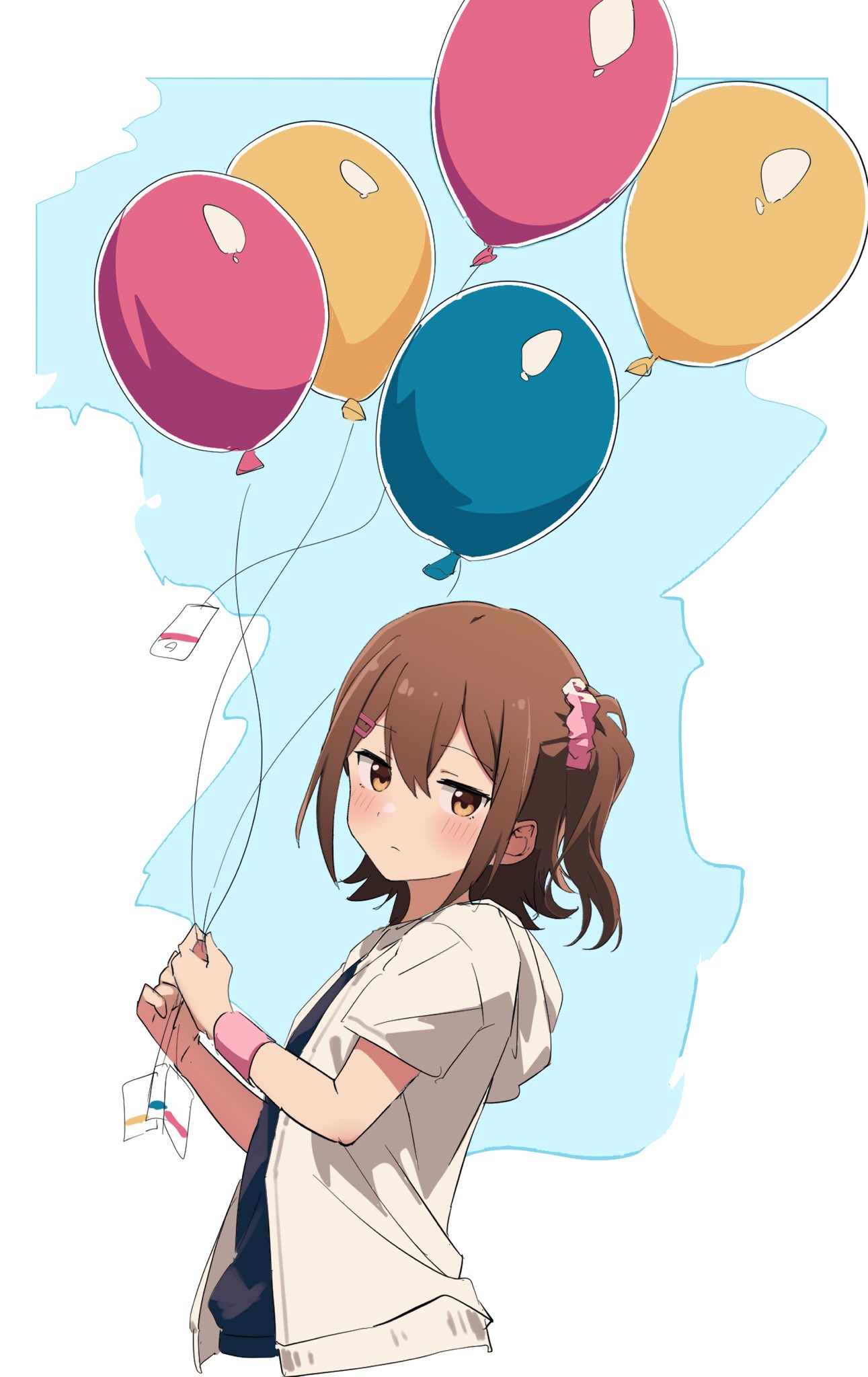 1girl balloon blue_background blue_shirt blush brown_eyes brown_hair closed_mouth commentary_request cropped_torso double-parted_bangs from_side hair_between_eyes hair_ornament hair_scrunchie hairclip highres holding holding_balloon hood hood_down hooded_jacket idolmaster idolmaster_million_live! jacket kasuga_mirai looking_at_viewer looking_to_the_side one_side_up open_clothes open_jacket pink_scrunchie pink_wristband rauto scrunchie shirt solo turning_head two-tone_background upper_body white_background white_jacket