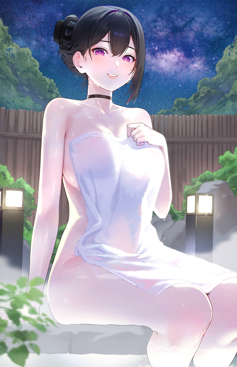 1girl black_choker black_hair breasts choker collarbone commentary_request hair_between_eyes hair_ornament hairclip highres kfr large_breasts looking_at_viewer mole mole_on_breast naked_towel night night_sky onsen original outdoors parted_lips purple_eyes short_hair sitting sky smile solo steam thighs towel wet