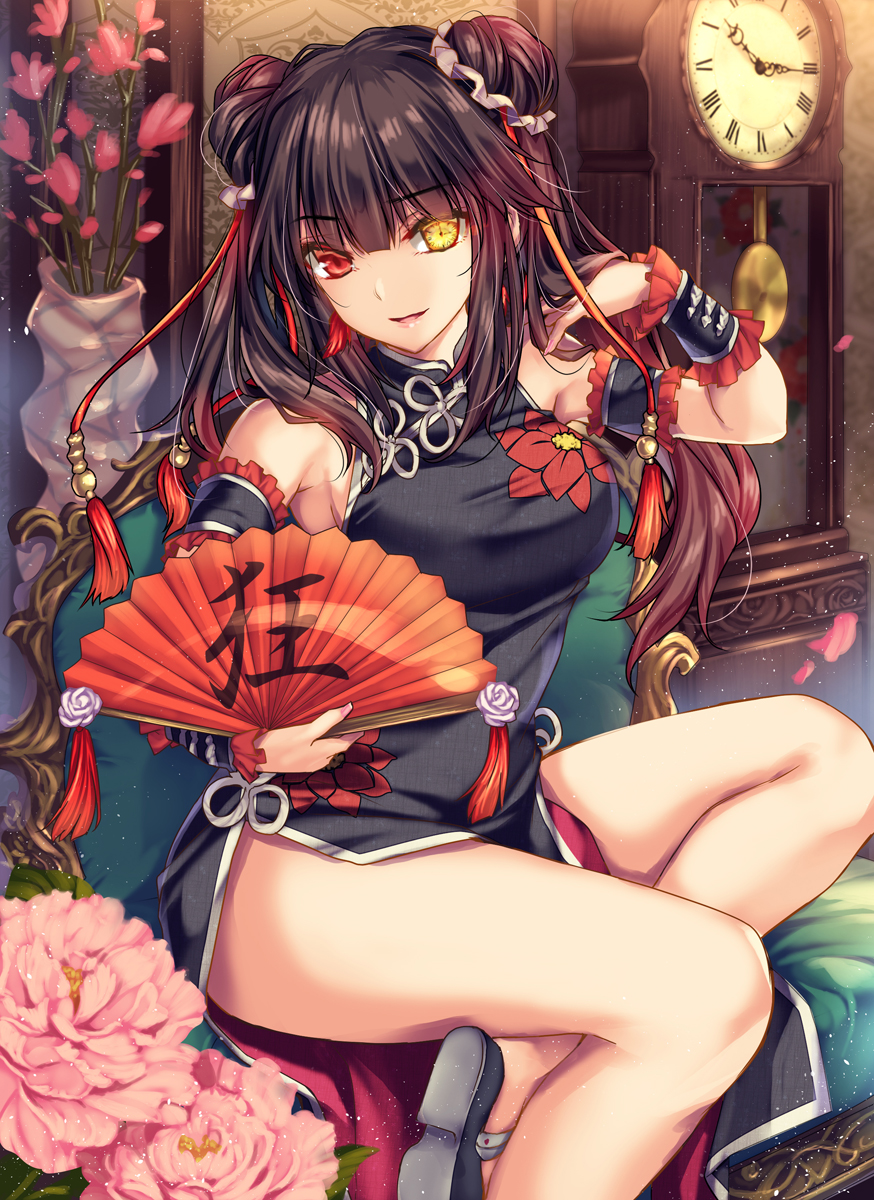 1girl black_hair breasts china_dress chinese_clothes clock clock_eyes commentary_request date_a_live double_bun dress fan flower folding_fan heterochromia highres holding holding_fan indoors large_breasts long_hair looking_at_viewer moneti_(daifuku) open_mouth red_eyes sitting smile solo symbol-shaped_pupils thighs tokisaki_kurumi yellow_eyes