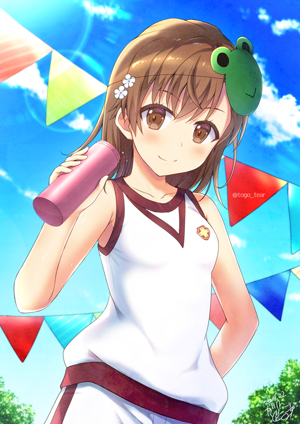 1girl arm_behind_back artist_name bangs blue_sky bottle closed_mouth cloud cloudy_sky commentary_request dated day emblem eyebrows_visible_through_hair flower frog_mask gym_uniform hair_flower hair_ornament holding holding_bottle lens_flare looking_at_viewer mask mask_on_head medium_hair misaka_mikoto outdoors partial_commentary shirt shorts signature single_vertical_stripe sky sleeveless sleeveless_shirt smile solo standing string_of_flags toaru_kagaku_no_railgun toaru_majutsu_no_index tougo twitter_username water_bottle white_shirt white_shorts