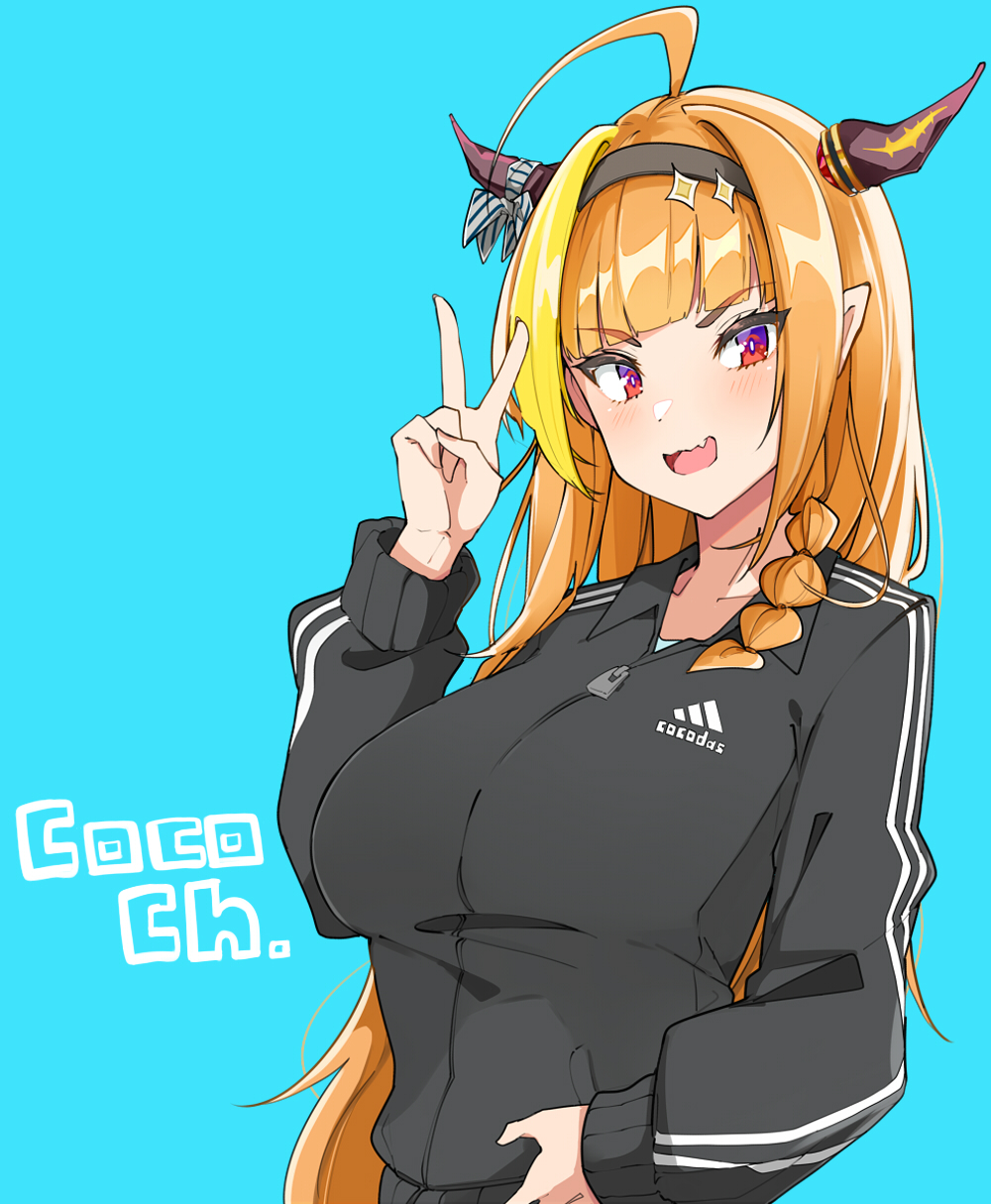 1girl adidas ahoge alternate_costume bangs black_hairband black_jacket blonde_hair blue_background blunt_bangs bow braid brand_name_imitation character_name collarbone commentary_request diagonal-striped_bow dragon_girl dragon_horns eyebrows_visible_through_hair fang hairband hand_up haseneko highlights highres hololive horn_bow horns jacket kiryu_coco light_blush long_hair long_sleeves looking_at_viewer multicolored multicolored_eyes multicolored_hair open_mouth orange_hair pointy_ears purple_eyes red_eyes side_braid sidelocks simple_background single_braid skin_fang slit_pupils solo streaked_hair striped striped_bow track_jacket upper_body v very_long_hair virtual_youtuber