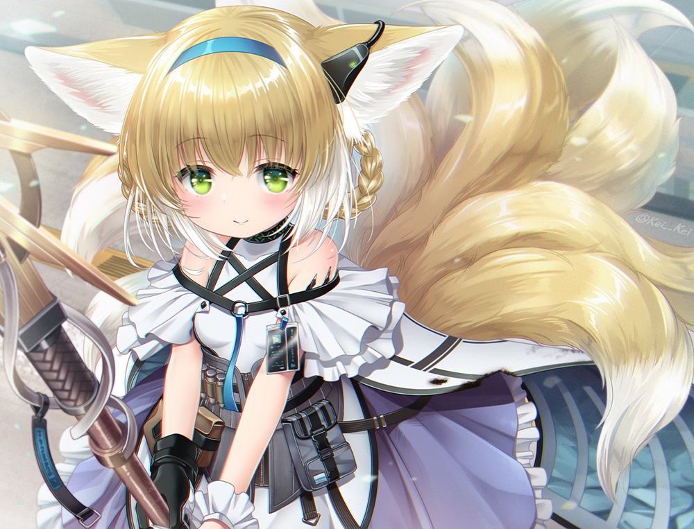 1girl animal_ear_fluff animal_ears arknights bangs bare_shoulders black_gloves blue_hairband closed_mouth commentary_request eyebrows_visible_through_hair fox_ears fox_girl fox_tail frilled_skirt frills gloves green_eyes hair_between_eyes hairband holding kei_kei kyuubi light_brown_hair looking_at_viewer multicolored_hair multiple_tails purple_skirt shirt single_glove skirt smile solo suzuran_(arknights) tail twitter_username two-tone_hair white_hair white_shirt