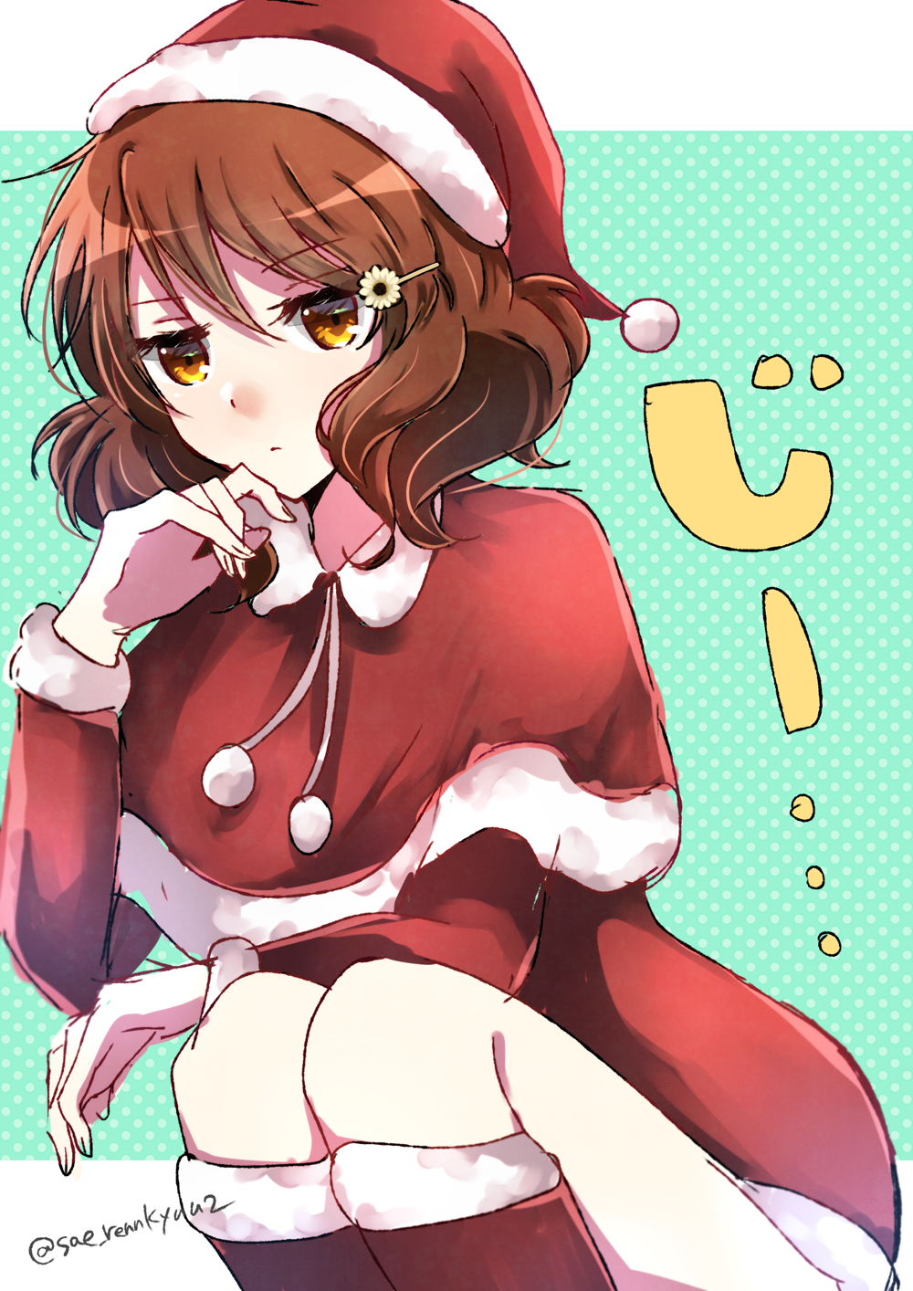 1girl annoyed artist_name border brown_eyes brown_hair closed_mouth commentary_request dress fur-trimmed_dress fur_trim green_background hand_up hat hibike!_euphonium highres jitome letterboxed looking_at_viewer oumae_kumiko outside_border polka_dot polka_dot_background red_dress red_headwear sae_(renkyuuake) santa_dress santa_hat short_hair signature sketch solo squatting staring twitter_username white_border yellow_eyes