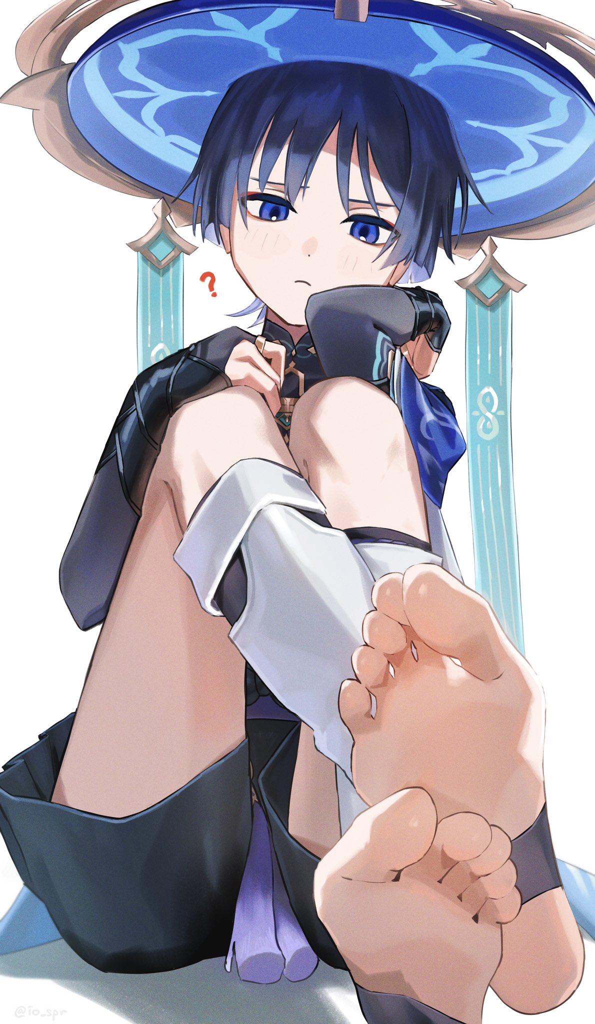 1boy ? armor barefoot blue_eyes blue_hair feet foot_focus foreshortening genshin_impact hat highres io_spr japanese_armor japanese_clothes jingasa kote kurokote looking_at_viewer male_focus mandarin_collar scaramouche_(genshin_impact) simple_background sitting soles solo tassel toes wanderer_(genshin_impact) white_background