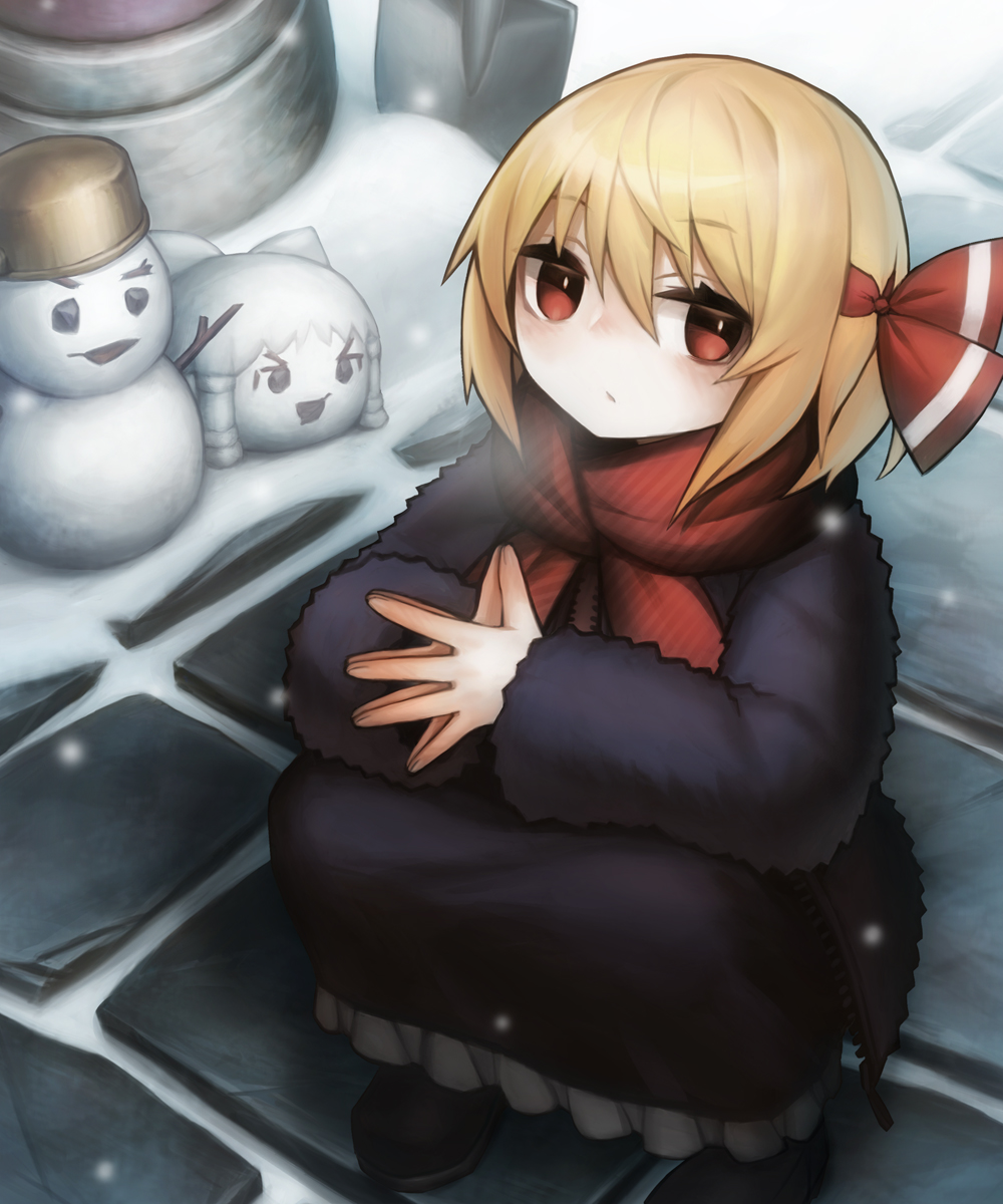 1girl black_coat black_footwear black_skirt blonde_hair blush closed_mouth coat frilled_skirt frills hair_ribbon hakurei_reimu highres long_sleeves red_eyes red_ribbon red_scarf ribbon rumia scarf shoes short_hair skirt snow snowman solo spark621 touhou yukkuri_shiteitte_ne