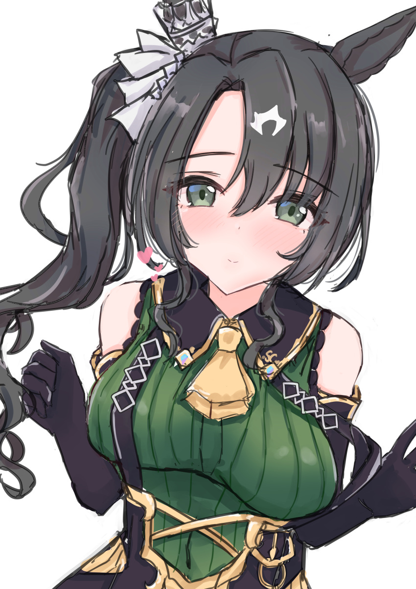 1girl absurdres animal_ears ascot bare_shoulders black_gloves black_hair blush breasts cdsola closed_mouth commentary_request elbow_gloves gloves green_eyes green_shirt hair_between_eyes highres horse_ears horse_girl long_hair looking_at_viewer medium_breasts multicolored_hair ponytail satono_crown_(umamusume) shirt simple_background sleeveless sleeveless_shirt smile solo streaked_hair umamusume upper_body white_background white_hair yellow_ascot