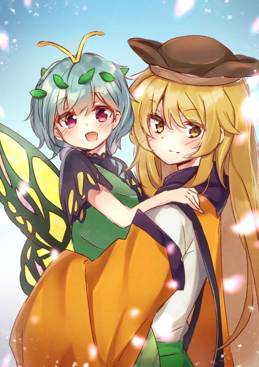 2girls antennae aqua_hair black_headwear blonde_hair blush butterfly_wings closed_mouth dress eternity_larva eyebrows_visible_through_hair fairy green_dress hair_between_eyes hat highres kutabiretainu leaf leaf_on_head long_hair looking_at_viewer matara_okina multicolored_clothes multicolored_dress multiple_girls open_mouth orange_sleeves red_eyes short_hair short_sleeves smile touhou wide_sleeves wings yellow_eyes