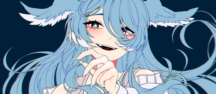 1girl bangs blue_background blue_eyes blue_hair blush dragon_girl elira_pendora fangs fingernails grey_overalls hair_over_one_eye head_wings heterochromia long_hair long_sleeves looking_to_the_side nijisanji nijisanji_en off_shoulder one_eye_covered open_mouth overalls purple_eyes savi_(byakushimc) smile solo sweater virtual_youtuber white_sweater