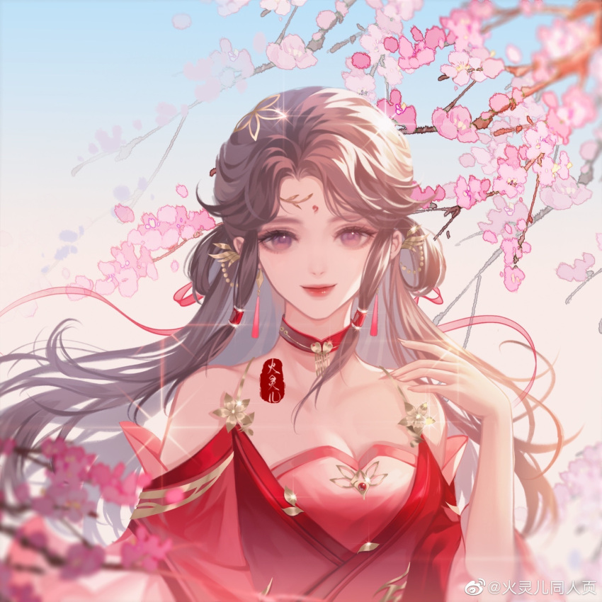 1girl bare_shoulders brown_hair chinese_clothes choker face facial_mark forehead_mark hair_ornament hair_rings highres huo_linger_(wanmei_shijie) huo_linger_tongren_she long_hair looking_at_viewer smile solo upper_body wanmei_shijie