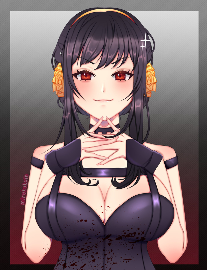 &gt;:) 1girl :3 absurdres artist_name bangs bident black_dress black_gloves black_hair blood blood_on_clothes breasts cleavage closed_mouth dress eyebrows_visible_through_hair eyelashes fingerless_gloves flower gloves gold_hairband hair_flower hair_ornament highres large_breasts mirukukuin red_eyes rose short_hair_with_long_locks solo spy_x_family v-shaped_eyebrows yor_briar
