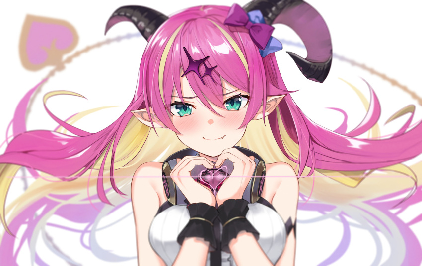 1girl asymmetrical_horns bangs blonde_hair blue_bow blush bow breasts closed_mouth colored_inner_hair curled_horns demon_horns fang fang_out floating_hair green_eyes hair_between_eyes hair_bow heart heart_hands highres hololive horns long_hair mano_aloe medium_breasts multicolored_hair pink_hair pointy_ears purple_bow shirt simple_background sleeveless sleeveless_shirt smile solo upper_body virtual_youtuber white_background white_shirt yuuzuki_(re'ef)