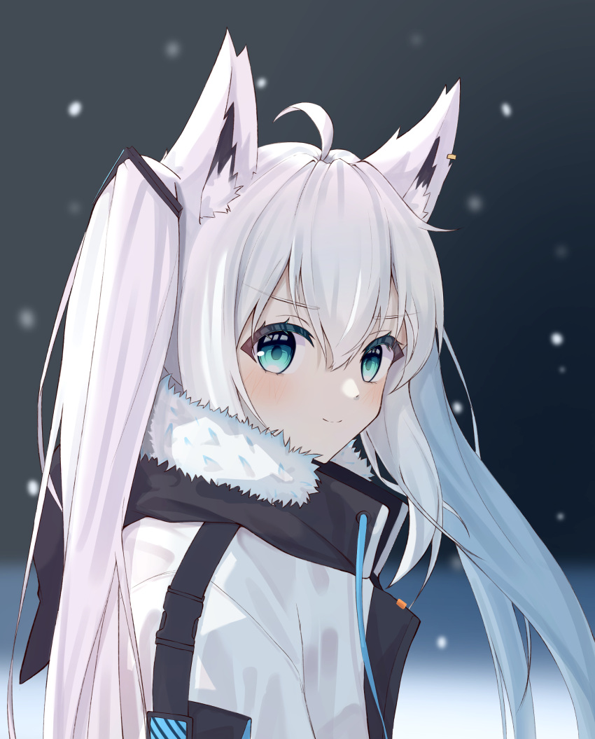 1girl absurdres ahoge animal_ear_fluff animal_ears bangs blush commentary_request earrings eyebrows_visible_through_hair fox_ears fox_girl fur-trimmed_jacket fur_trim green_eyes hair_between_eyes highres hololive jacket jewelry long_hair looking_at_viewer looking_to_the_side shirakami_fubuki sidelocks smile solo twintails unyuru virtual_youtuber white_hair white_jacket