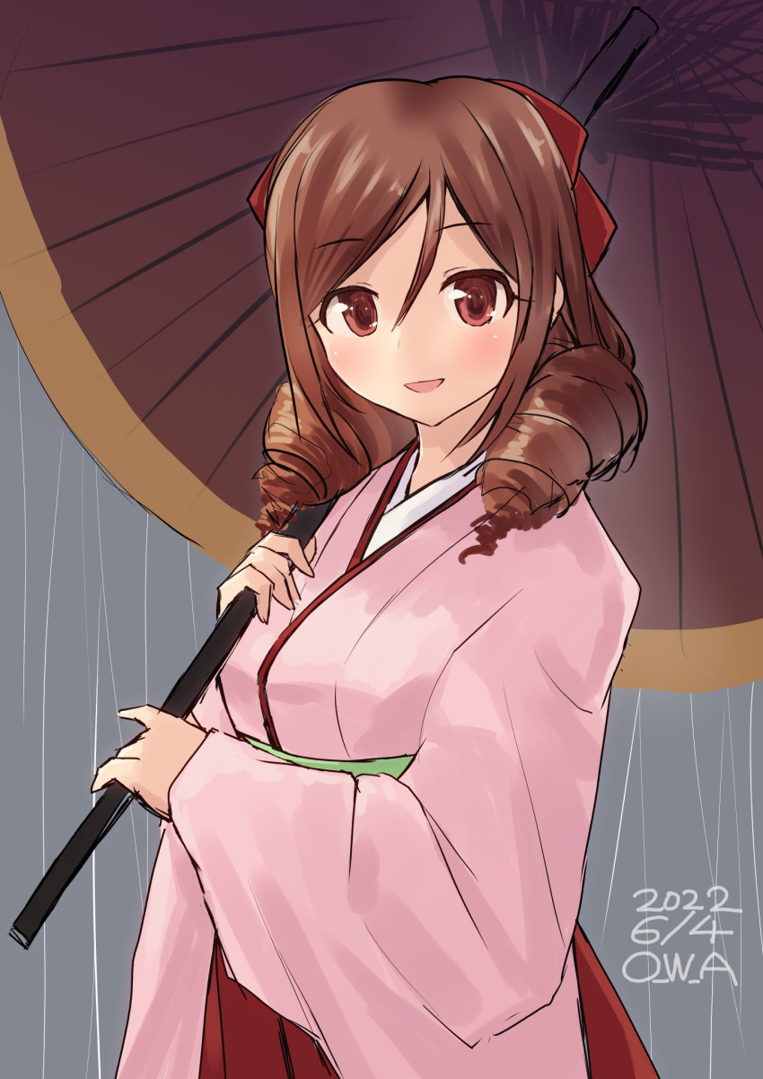 1girl artist_name blue_background bow brown_hair cowboy_shot dated drill_hair hair_bow hakama harukaze_(kancolle) highres japanese_clothes kantai_collection kimono long_hair looking_at_viewer meiji_schoolgirl_uniform oil-paper_umbrella one-hour_drawing_challenge owa_(ishtail) pink_kimono rain red_bow red_eyes red_hakama red_umbrella solo twin_drills umbrella