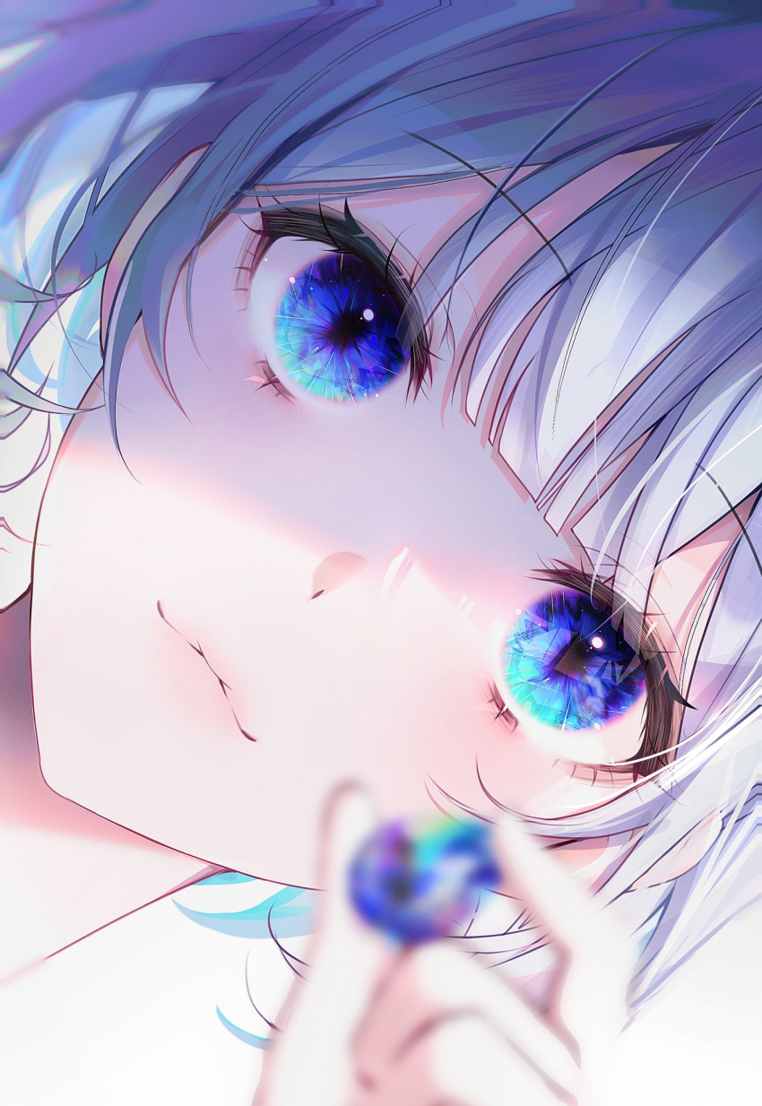 1girl blue_eyes blurry blurry_foreground close-up eye_focus face highres lips moon_so_00 original portrait solo