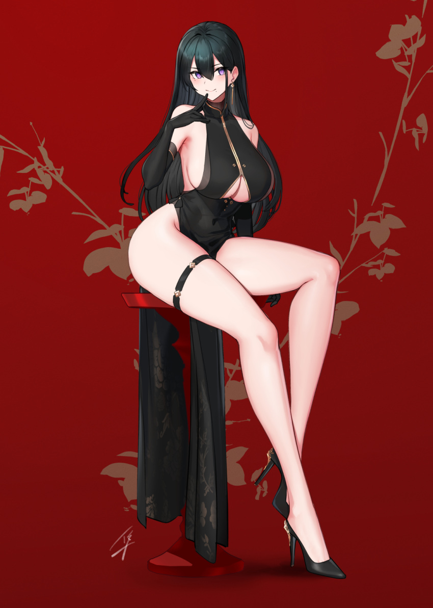 1girl black_dress black_gloves black_hair breasts classy-black-haired_girl_(hayabusa) covered_navel curvy dress elbow_gloves full_body gloves hayabusa high_heels highres large_breasts legs long_hair original purple_eyes red_background short_dress sleeveless sleeveless_dress solo straight_hair symbol-only_commentary thick_thighs thighs