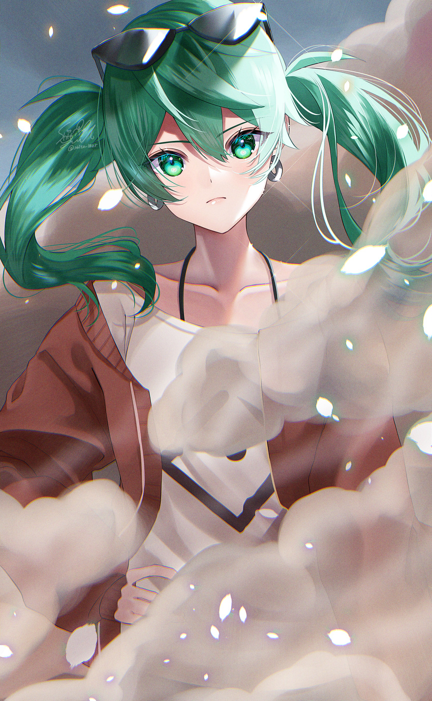 1girl absurdres aqua_eyes aqua_hair closed_mouth eyewear_on_head hatsune_miku highres looking_at_viewer solo suna_no_wakusei_(vocaloid) sunglasses twintails upper_body vocaloid yuuyu_(moco20111115)