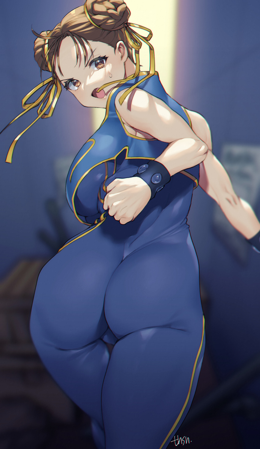 1girl ahoge artist_name ass bangs bare_shoulders blue_unitard blurry blurry_background bracelet breasts brown_eyes brown_hair chun-li clenched_hand commentary_request double_bun from_behind hair_bun highres jewelry lips looking_at_viewer looking_back medium_breasts murata_tefu open_mouth shiny shiny_hair signature simple_background skin_tight sleeveless solo street_fighter street_fighter_zero_(series) sweat sweatdrop twisted_torso unitard
