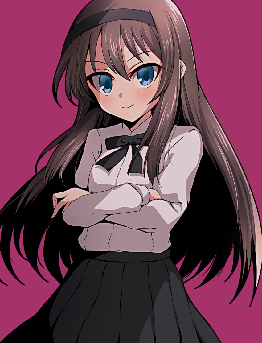 1girl black_hair black_hairband black_ribbon black_skirt blue_eyes blush closed_mouth crossed_arms hairband highres itsuka_neru long_hair long_sleeves looking_at_viewer neck_ribbon purple_background ribbon shirt simple_background skirt smile solo tohno_akiha tsukihime tsukihime_(remake) very_long_hair white_shirt