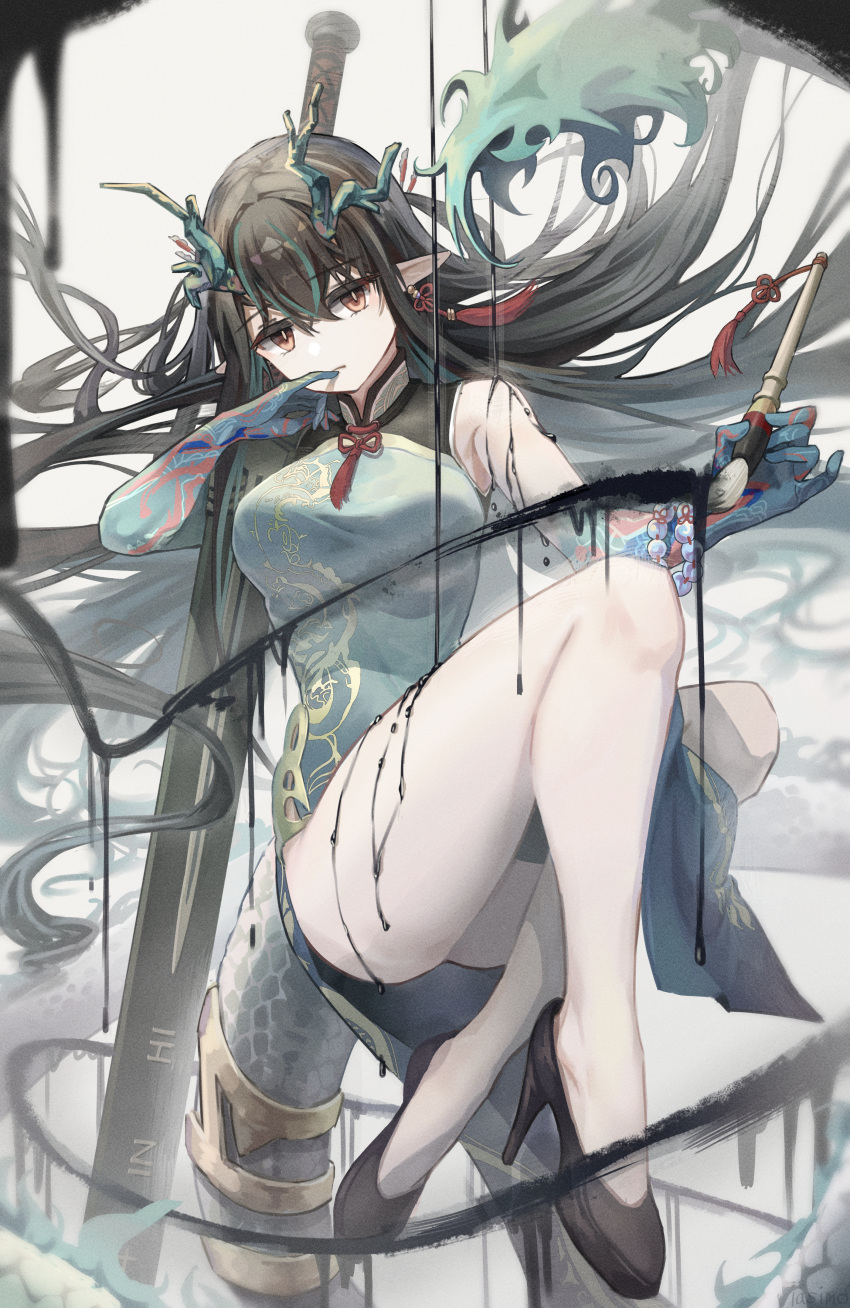 1girl absurdres arknights arm_tattoo bangs bead_bracelet beads black_footwear black_hair bracelet breasts brown_eyes china_dress chinese_clothes colored_skin crossed_bangs dragon_girl dragon_horns dragon_tail dress dusk_(arknights) dusk_(everything_is_a_miracle)_(arknights) earrings full_body green_dress green_hair green_skin grey_background hair_between_eyes high_heels highres holding holding_paintbrush horns iasimo ink jewelry long_hair medium_breasts multicolored_hair neck_ribbon official_alternate_costume paintbrush pointy_ears red_ribbon ribbon sleeveless sleeveless_dress streaked_hair tail tail_ornament tail_ring tassel tassel_earrings tattoo thighs very_long_hair weapon weapon_on_back