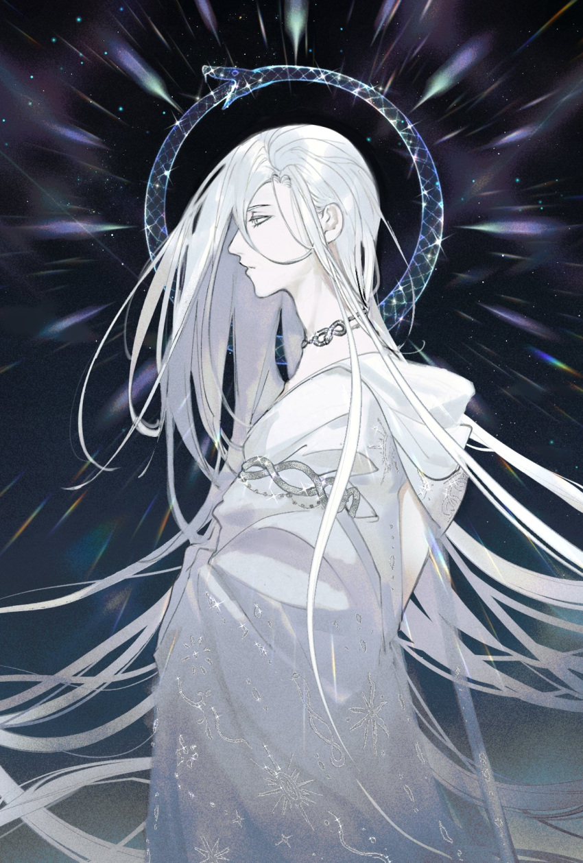 1boy androgynous character_request floating_hair glowing haiyahaiyohai halterneck highres hood hood_down hooded_robe infinity jewelry long_hair lord_of_the_mysteries male_focus necklace ouroboros profile solo sparkle standing upper_body very_long_hair white_hair white_robe