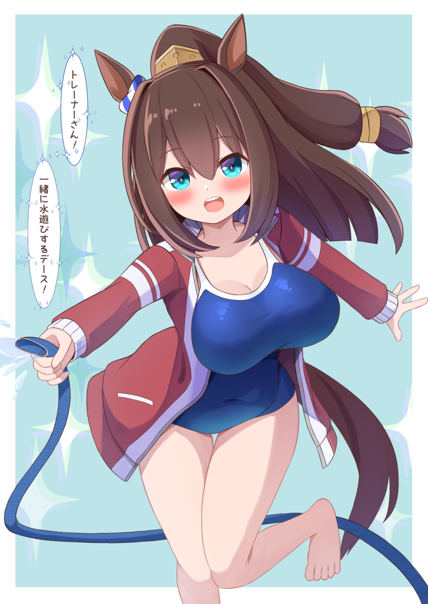 1girl :d alternate_costume animal_ears bangs barefoot blue_background blue_eyes blue_scrunchie blue_swimsuit blunt_ends blush border breasts brown_hair cleavage commentary_request competition_school_swimsuit covered_navel cowboy_shot ear_scrunchie el_condor_pasa_(umamusume) floating_hair foot_out_of_frame hair_between_eyes hair_intakes hair_ornament highres holding holding_hose horse_ears horse_girl horse_tail hose impossible_clothes impossible_swimsuit jacket large_breasts leaning_forward leg_up long_hair looking_at_viewer low-tied_long_hair nepty_(silkey_vod) one-piece_swimsuit open_clothes open_jacket outside_border outstretched_arms ponytail red_jacket school_swimsuit scrunchie sidelocks simple_background sleeve_cuffs smile solo sparkle speech_bubble spread_arms standing standing_on_one_leg straight_hair striped striped_scrunchie swimsuit swimsuit_under_clothes tail thigh_gap track_jacket translation_request umamusume unzipped water white_border white_scrunchie