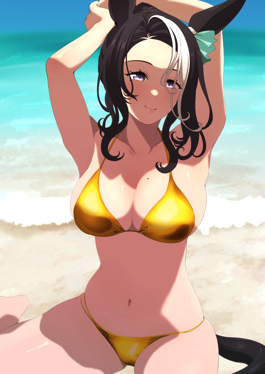 1girl absurdres alternate_costume animal_ears armpits arms_up beach bikini black_hair blue_sky breasts cleavage closed_mouth commentary_request ear_ornament gold_bikini highres horse_ears horse_girl horse_tail kumabachi315 large_breasts looking_at_viewer medium_hair mejiro_ramonu_(umamusume) mole mole_on_breast multicolored_hair navel ocean on_ground outdoors purple_eyes sand sitting sky smile solo streaked_hair swimsuit tail umamusume wariza water white_hair