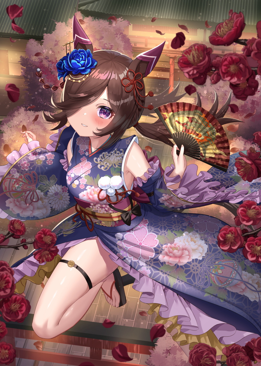 1girl absurdres animal_ears armpits bare_legs blush breasts detached_sleeves fang flower geta hair_flower hair_ornament hair_over_one_eye highres horse_ears horse_tail japanese_clothes kimono long_hair looking_at_viewer low_twintails petals rice_shower_(umamusume) small_breasts solo tail thighs twintails umamusume wanderlucia