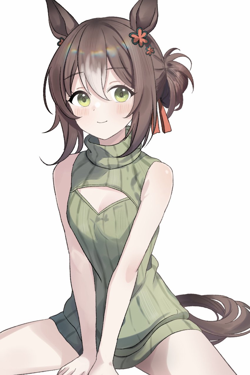 1girl animal_ears bare_arms bare_shoulders blush breasts brown_hair brown_tail chinese_commentary cleavage cleavage_cutout closed_mouth clothing_cutout commentary_request cowboy_shot ear_ornament fine_motion_(umamusume) gradient_hair green_eyes green_sweater hair_between_eyes hair_ornament hair_ribbon highres horse_ears horse_girl horse_tail looking_at_viewer multicolored_hair procreate_(medium) red_ribbon ribbon short_hair simple_background sitting sleeveless sleeveless_sweater smile solo streaked_hair sweater tail turtleneck turtleneck_sweater umamusume v_arms white_background white_hair zeniaguan