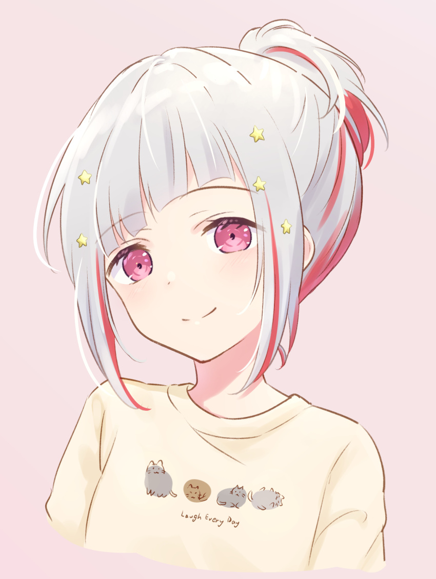 1girl animal_print asymmetrical_bangs cat_print closed_mouth clothes_writing cropped_torso diagonal_bangs english_text grey_hair hair_ornament high_ponytail highres link!_like!_love_live! lone_nape_hair love_live! multicolored_hair pink_background pink_eyes print_shirt red_hair shirt short_hair short_ponytail sidelocks simple_background smile solo split_mouth star_(symbol) star_hair_ornament streaked_hair t-shirt virtual_youtuber yellow_shirt yugiri_tsuzuri yutuki_ame