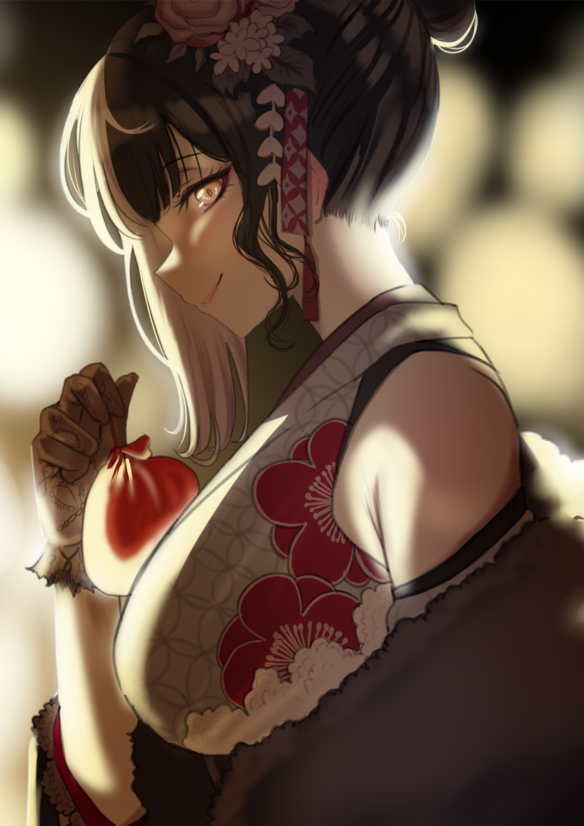 1girl bare_shoulders black_hair black_kimono blush breasts closed_mouth floral_print_kimono flower gloves grey_hair hair_bun hair_flower hair_ornament highres hololive hololive_english japanese_clothes kimono lace lace-trimmed_gloves lace-trimmed_kimono lace_gloves lace_trim looking_at_viewer multicolored_hair official_alternate_costume redi_(rasec_asdjh) shiori_novella shiori_novella_(new_year) single_hair_bun smile split-color_hair virtual_youtuber yellow_eyes