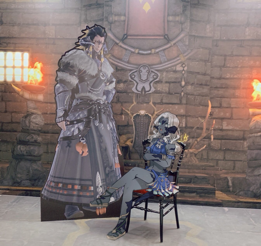 1boy 1girl armlet au_ra bare_shoulders blue_eyes blue_shirt blue_skirt bracelet cardboard_cutout chair colored_skin commentary crop_top crossed_arms crossed_legs curled_horns dragon_girl dragon_horns dragon_tail final_fantasy final_fantasy_xiv from_side full_body grey_skin highres horn_ornament horn_ribbon horn_ring horns indoors jewelry magnai_oronir medium_hair navel on_chair open_mouth photo_background ribbon rolling_eyes sadu_dotharl sandals scales shirt sitting skirt tail toeless_footwear wavy_hair white_hair ymmt_(yamamoto)