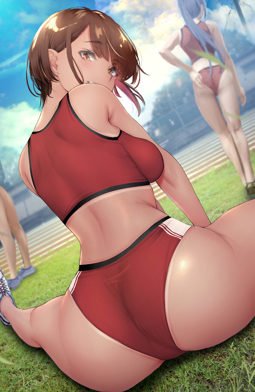 3girls absurdres ass bangs bare_arms bare_shoulders blue_hair blurry breasts brown_eyes brown_hair commentary_request depth_of_field from_behind gentsuki highres large_breasts long_hair looking_at_viewer looking_back multiple_girls original outdoors parted_lips ponytail red_sports_bra short_hair sitting smile solo_focus sports_bra sportswear spread_legs tan tanlines thighs